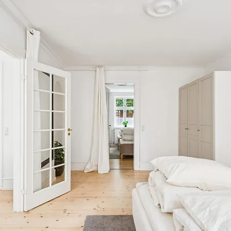 Daire - Steps From Nyhavn & Near Tivoli *