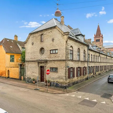 - Steps From Nyhavn & Near Tivoli
