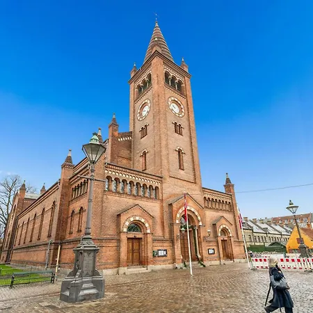 - Steps From Nyhavn & Near Tivoli Daire