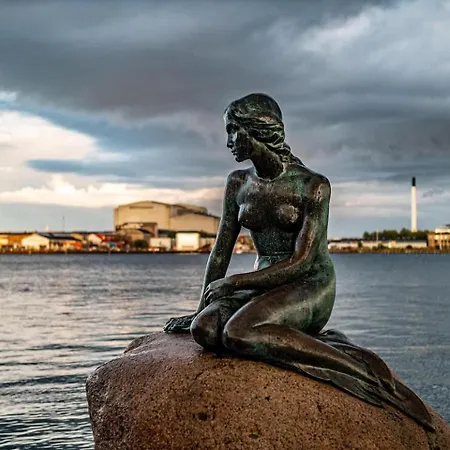 - Steps From Nyhavn & Near Tivoli